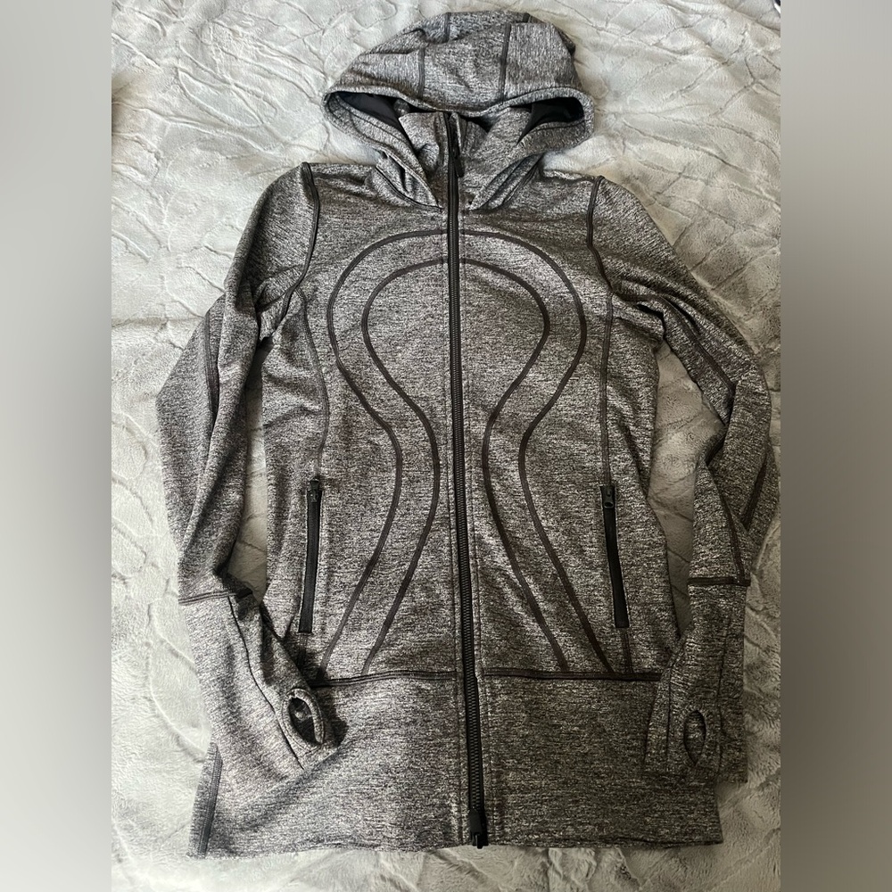 Size 4 Lululemon zip up . Like new condition